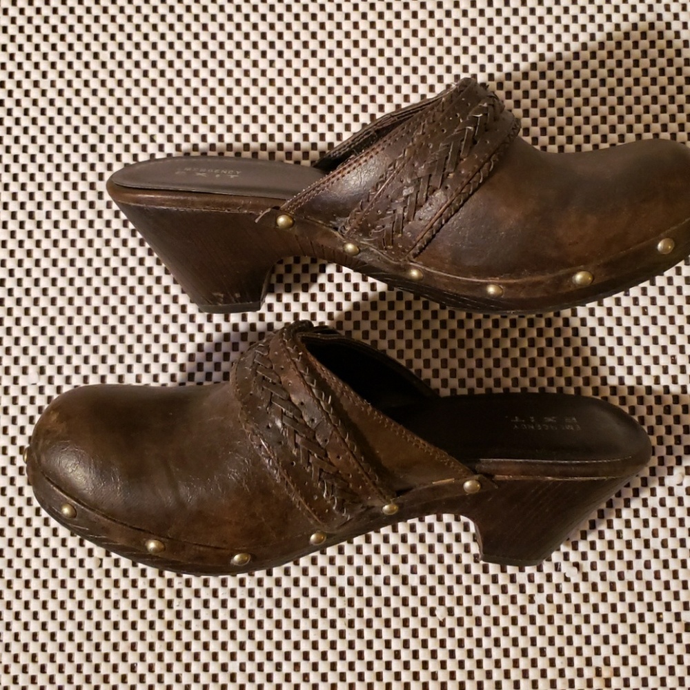 Clogs
